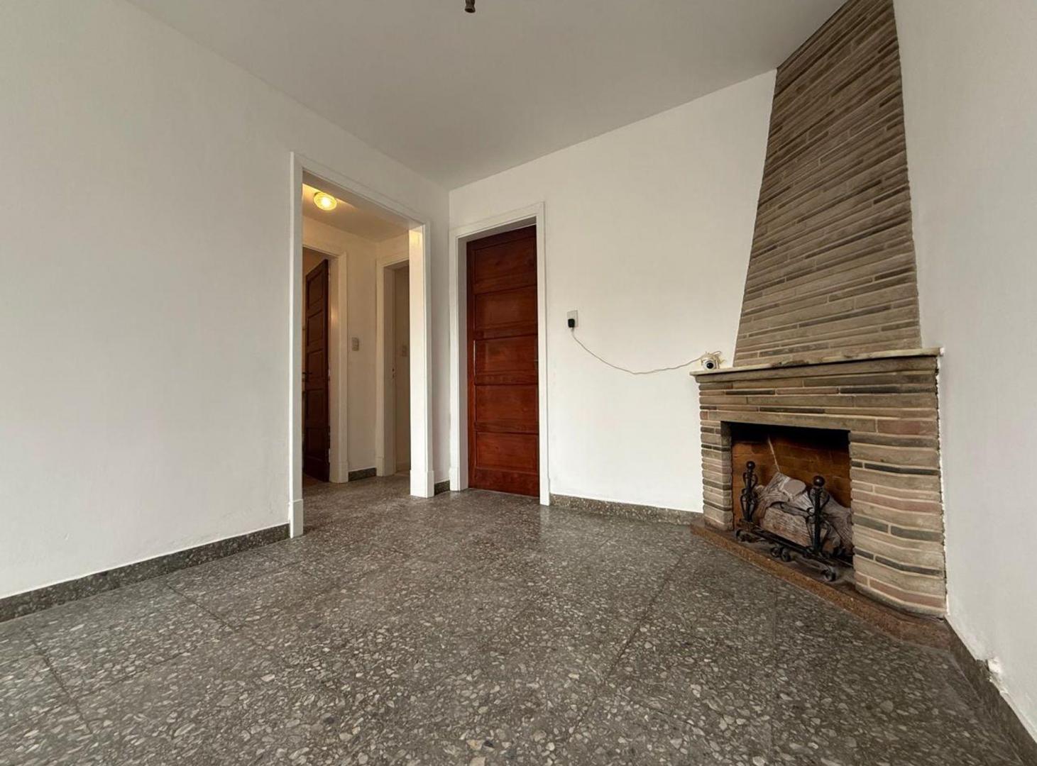Foto de casa 4 amb en venta Llavallol con parque y cochera, imagen 2