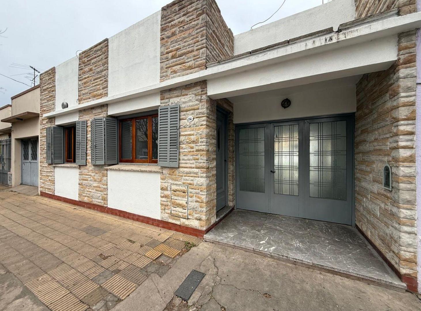 Foto de casa 4 amb en venta Llavallol con parque y cochera, imagen 4