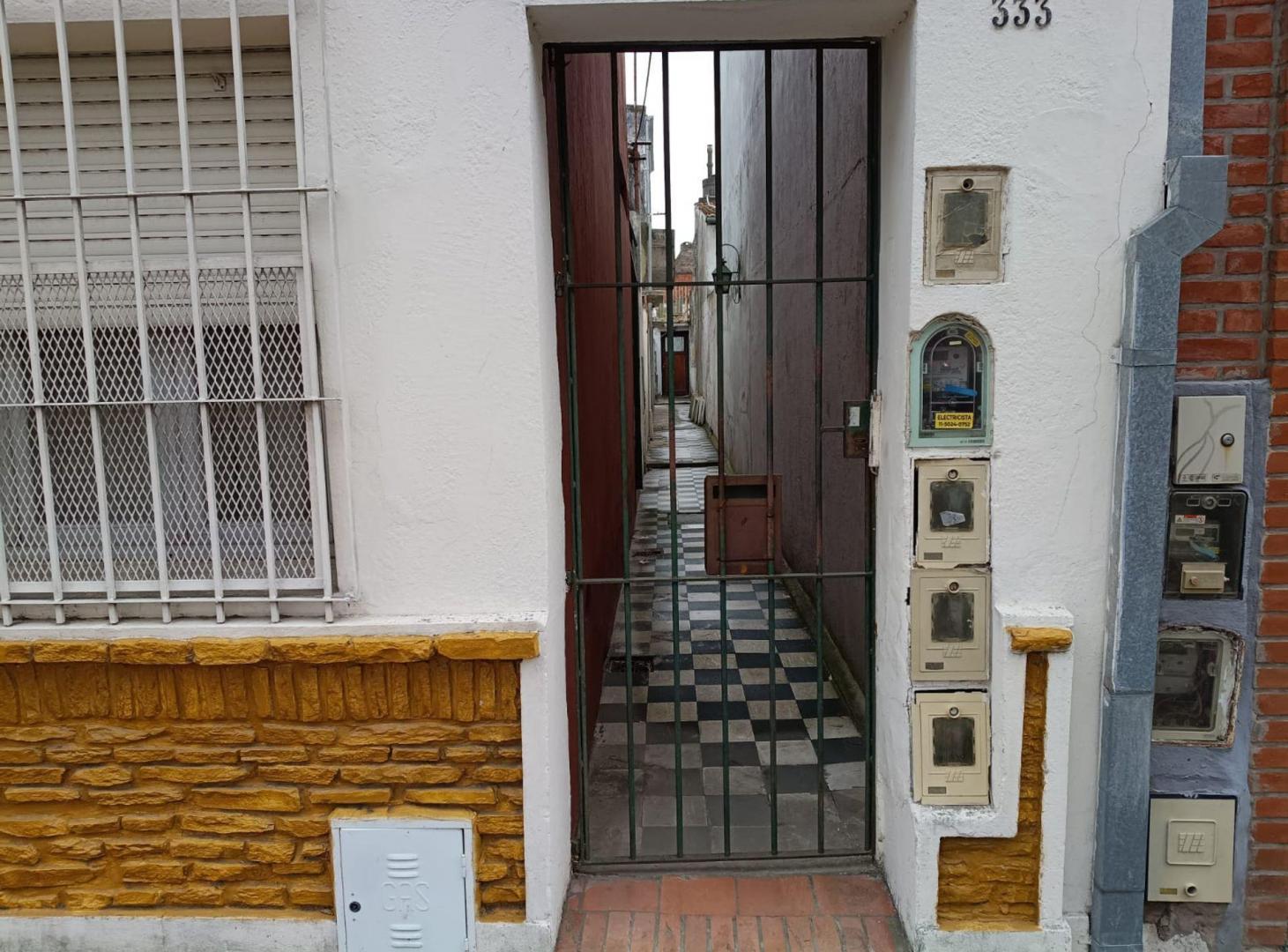 Foto de PH EN VENTA 5 AMBIENTES A REFACCIONAR LOMAS CENTRO, imagen 2