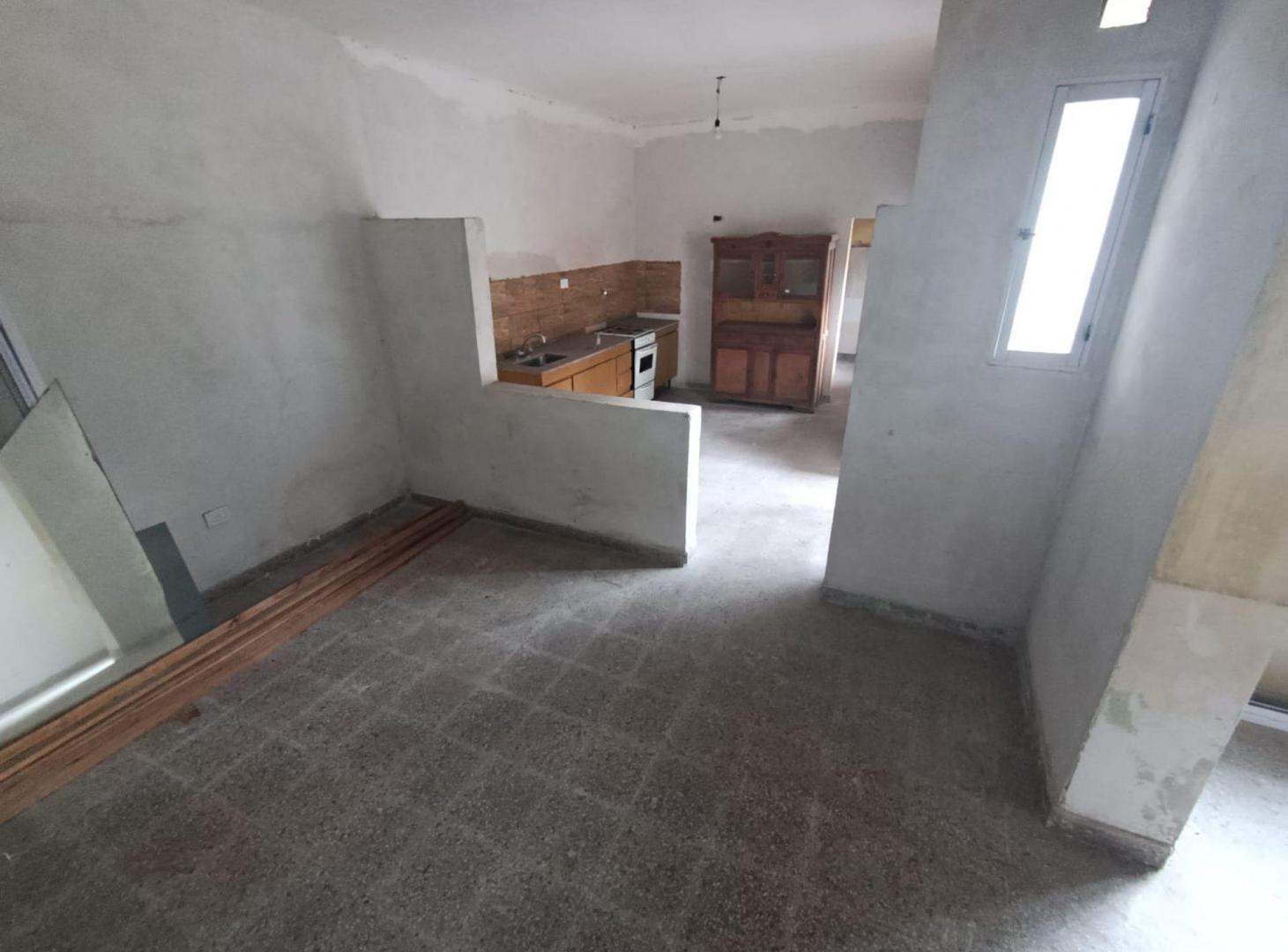 Foto de PH EN VENTA 5 AMBIENTES A REFACCIONAR LOMAS CENTRO, imagen 5