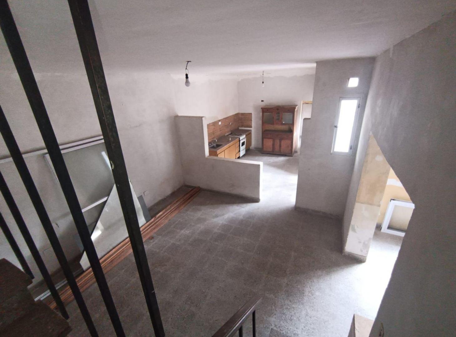 Foto de PH EN VENTA 5 AMBIENTES A REFACCIONAR LOMAS CENTRO, imagen 1