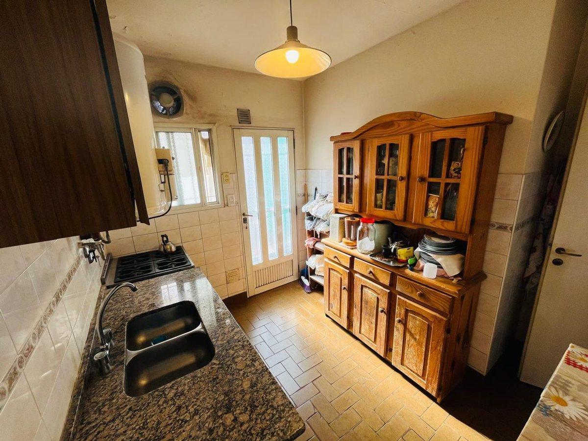 Foto de PH 3 AMBIENTES TIPO CASA VENTA AL FRENTE COCHERA, imagen 5