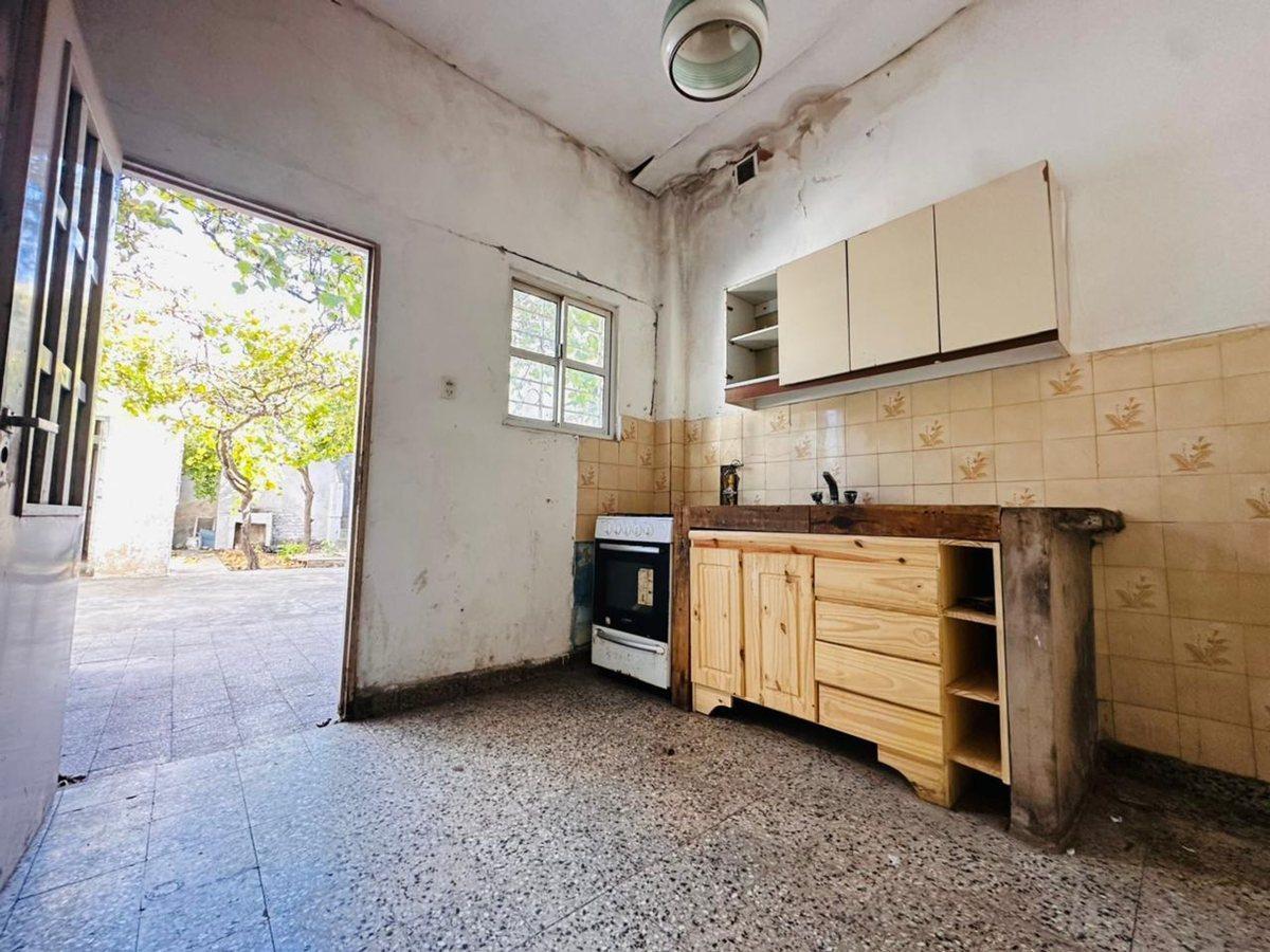 Foto de CASA VENTA 3 AMB + DEPARTAMENTO V LYNCH A RECICLAR, imagen 2