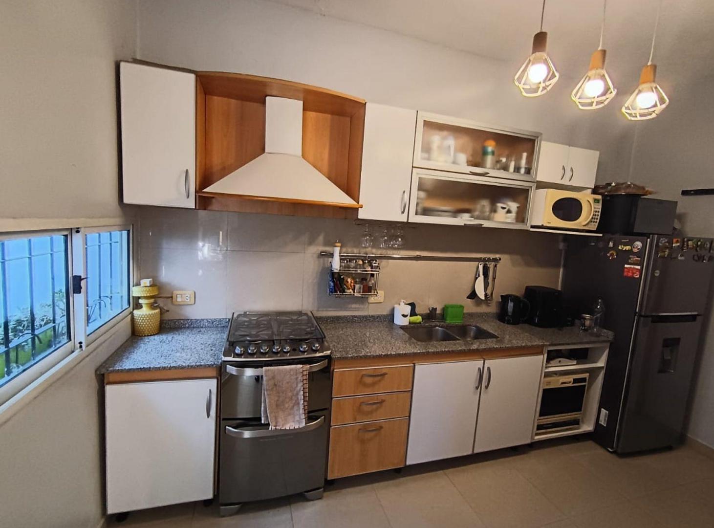 Foto de CASA EN VENTA 3 AMBIENTES C/ COCHERA BANFIELD ESTE, imagen 1