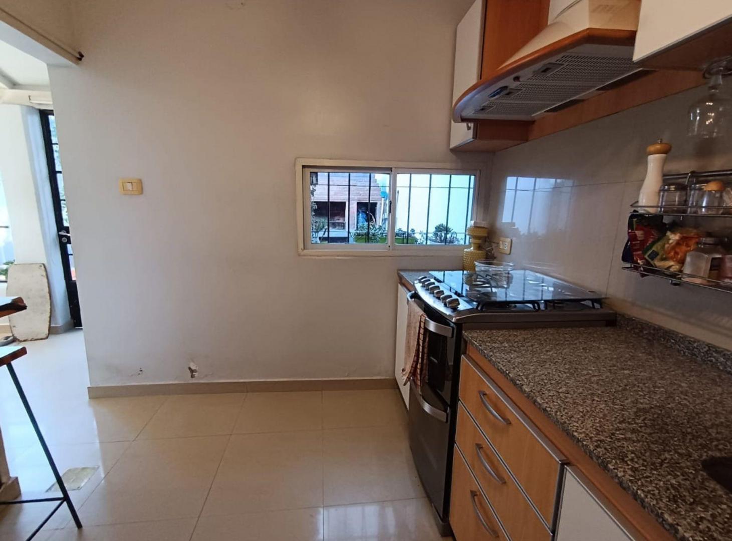 Foto de CASA EN VENTA 3 AMBIENTES C/ COCHERA BANFIELD ESTE, imagen 3
