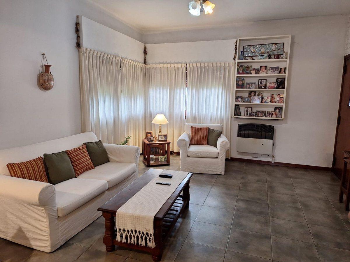 Foto de CASA VENTA 5 AMBIENTES APTO CREDITO ADROGUE, imagen 2