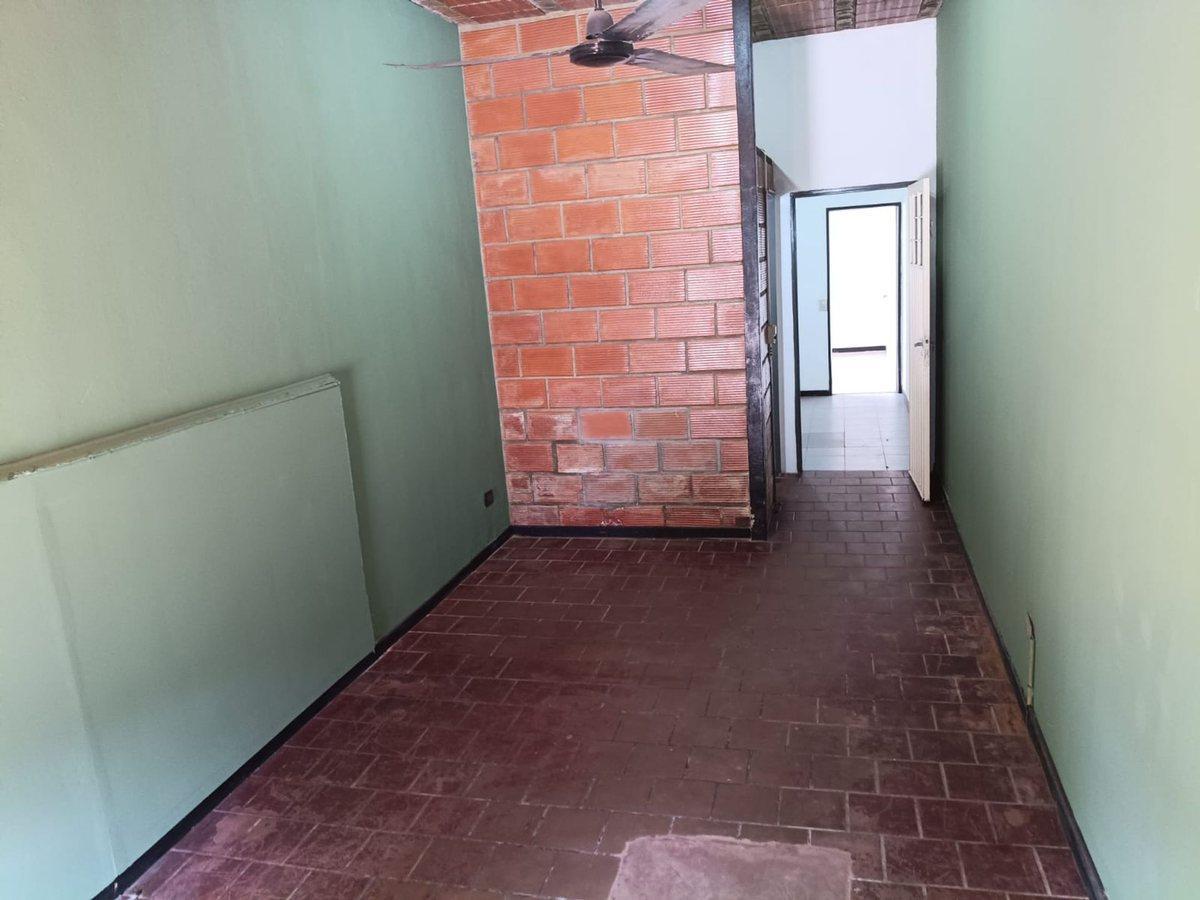 Foto de ALQUILER LOCAL CON DEPARTAMENTO EN LUIS GUILLON, imagen 2