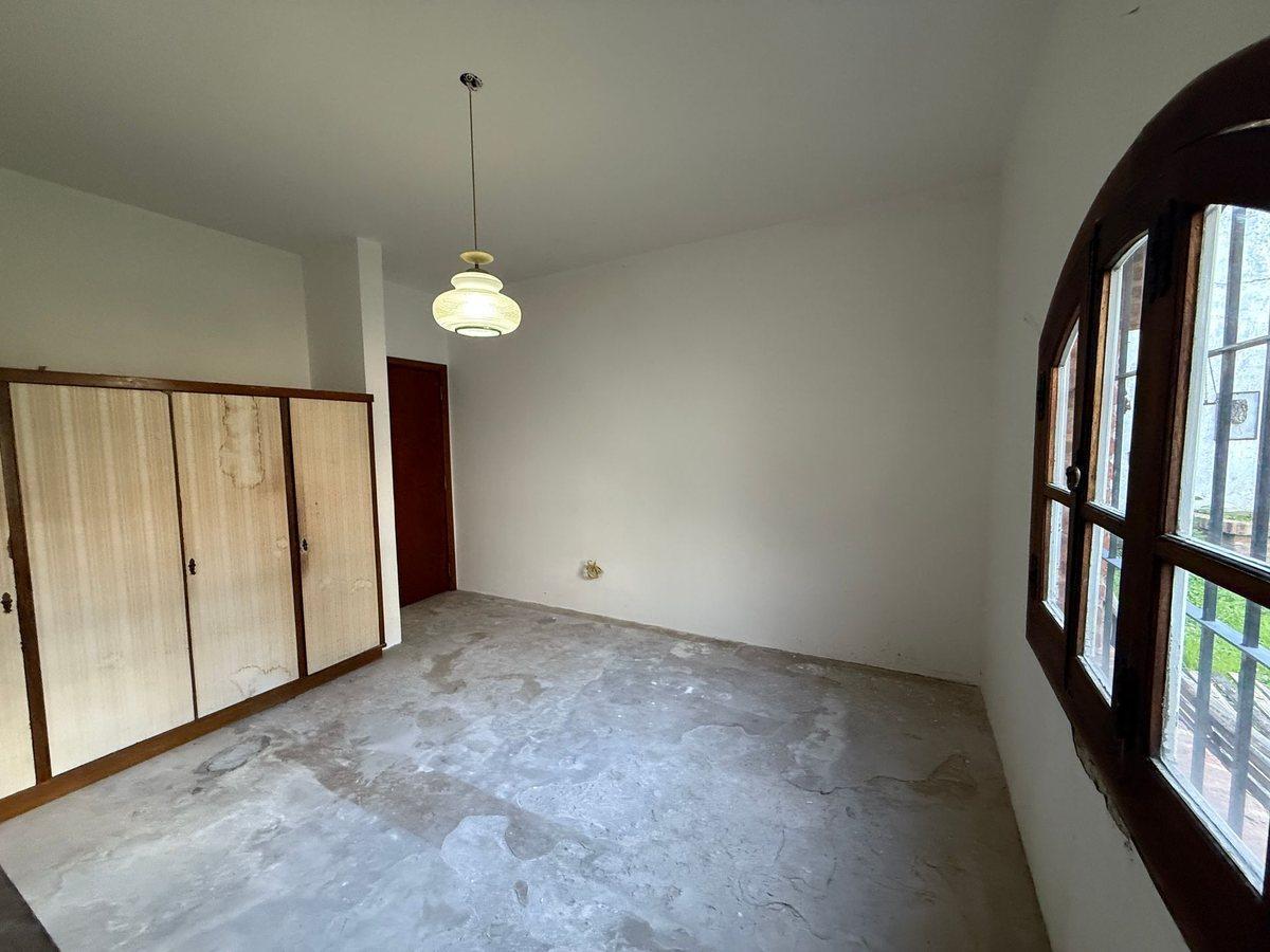 Foto de CASA 5 AMBIENTES VENTA EN LUIS GUILLÓN CON PARQUE, imagen 4