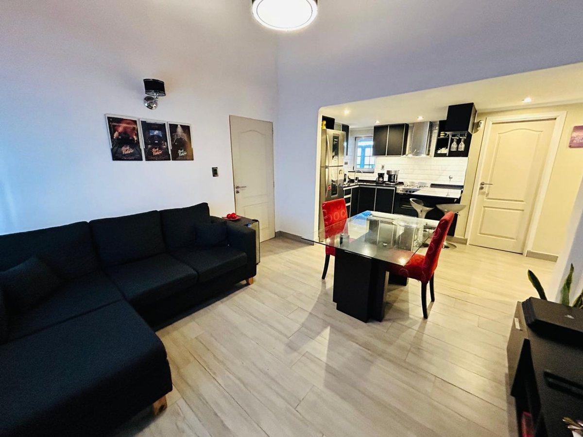 Foto de Casa 4 ambientes reciclada a nueva venta Banfield, imagen 1