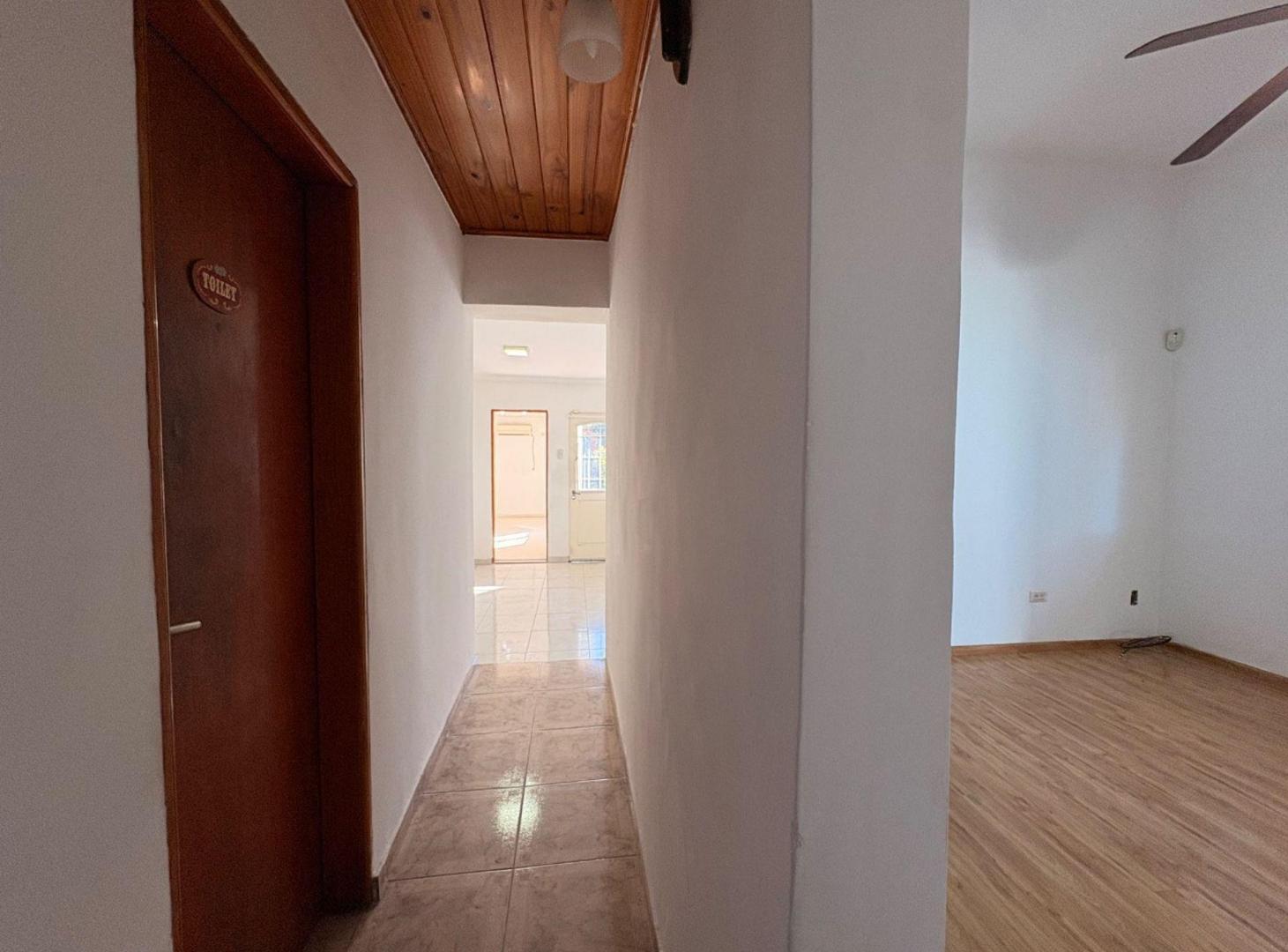 Foto de CASA EN VENTA 4 AMB C/450 M2 DE LOTE ADROGUÉ, imagen 3