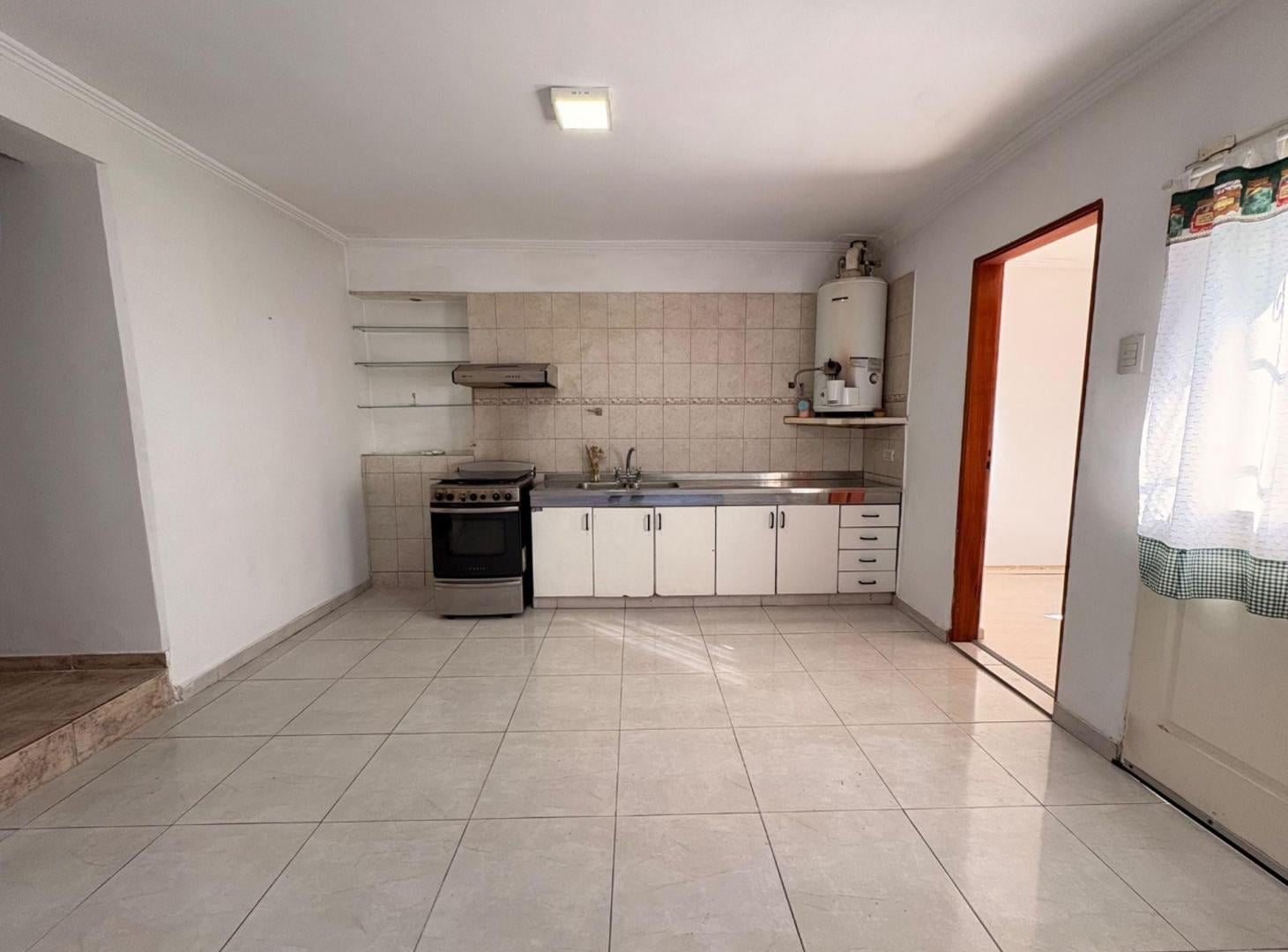 Foto de CASA EN VENTA 4 AMB C/450 M2 DE LOTE ADROGUÉ, imagen 4