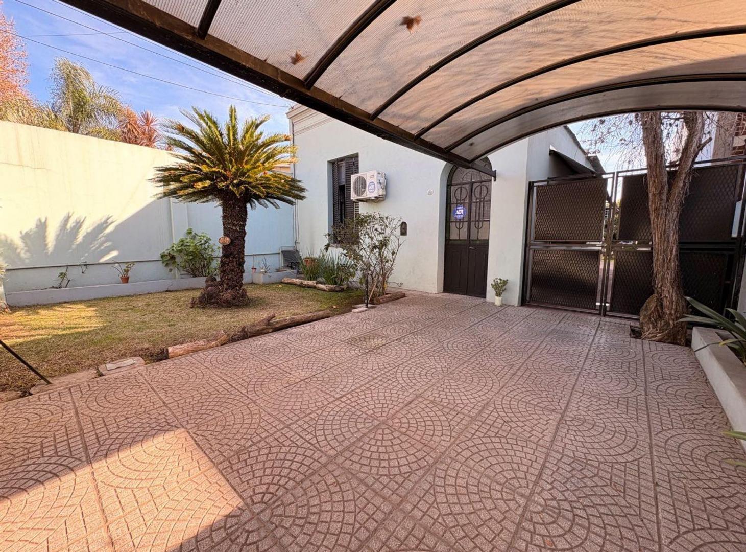 Foto de CASA EN VENTA 4 AMB C/450 M2 DE LOTE ADROGUÉ, imagen 1