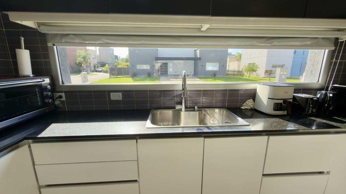 Foto de CASA EN DOS PLANTAS C/PILETA CASUARINAS PREMIUM, imagen 2