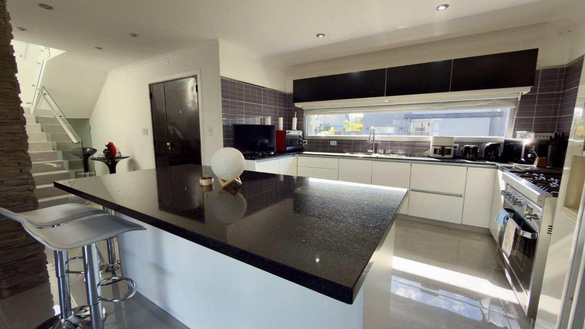 Foto de CASA EN DOS PLANTAS C/PILETA CASUARINAS PREMIUM, imagen 5