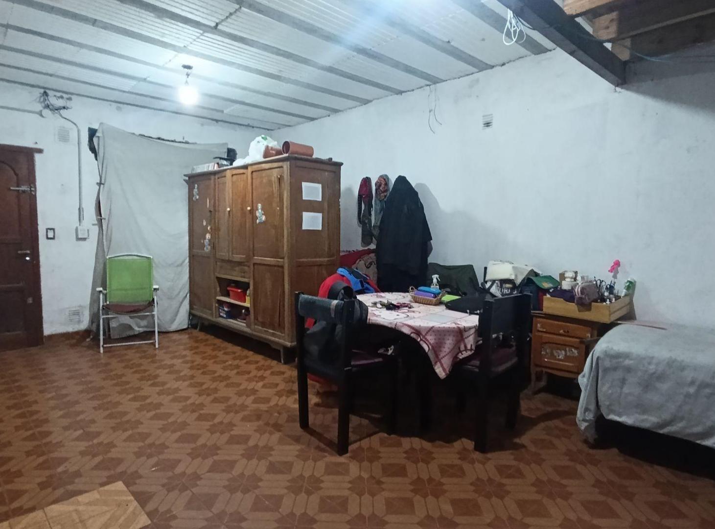 Foto de Venta casa 6 amb con local en Rafael Calzada, imagen 3