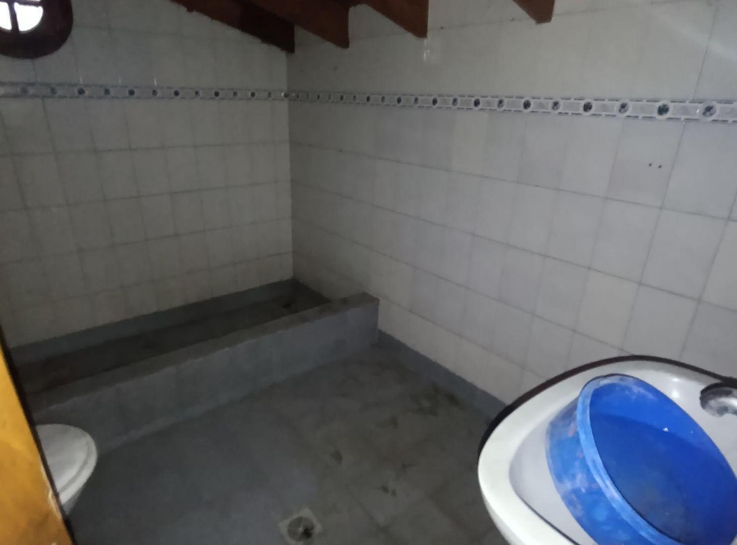 Foto de Venta casa 6 amb con local en Rafael Calzada, imagen 1