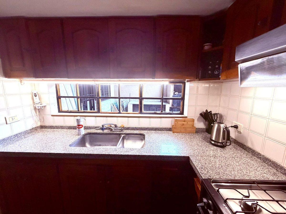 Foto de Casa de 6 Amb en Venta Lomas de Zamora con pileta, imagen 2