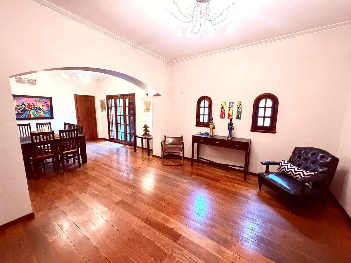 Foto de Casa de 6 Amb en Venta Lomas de Zamora con pileta, imagen 5