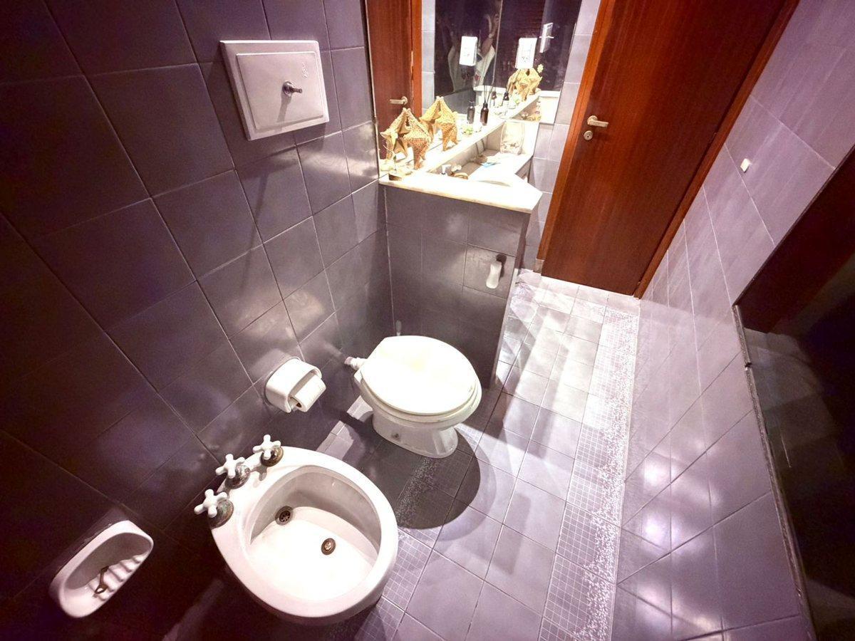 Foto de Casa de 6 Amb en Venta Lomas de Zamora con pileta, imagen 4