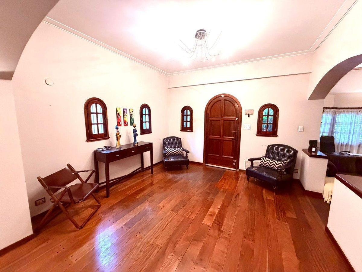 Foto de Casa de 6 Amb en Venta Lomas de Zamora con pileta, imagen 3