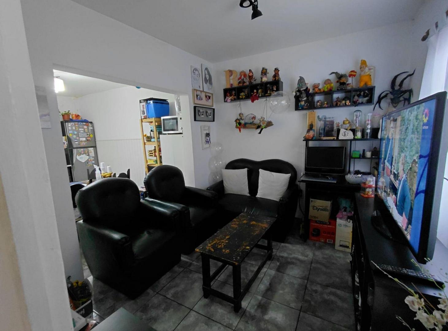Foto de PH 3 ambientes en venta en Lanus con Patio., imagen 2