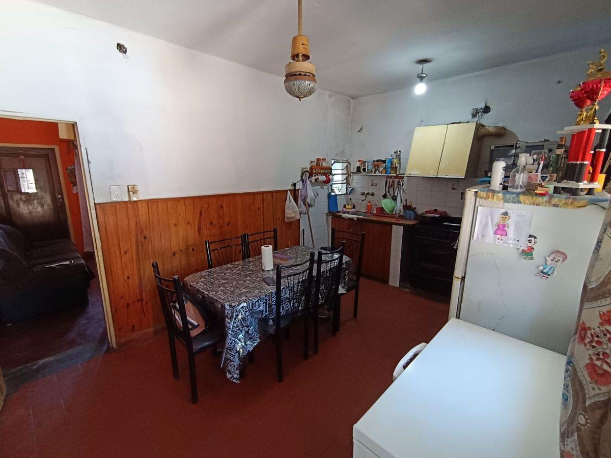 Foto de VENTA CASA 3 AMBIENTES CON AMPLIO TERRENO CLAYPOLE, imagen 5