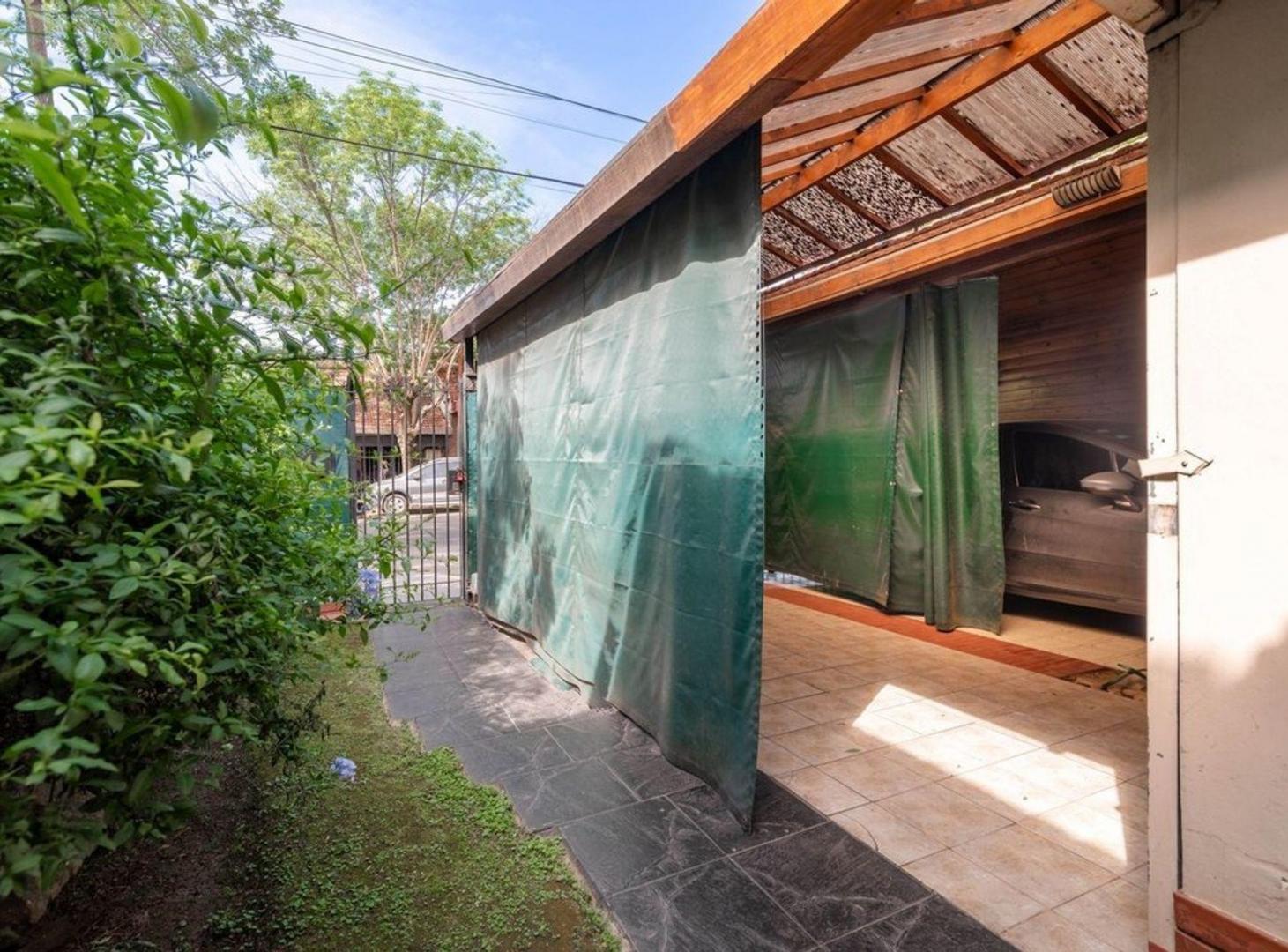 Foto de VENTA CASA 5 AMB CON PILETA Y PARQUE EN TEMPRLEY, imagen 2