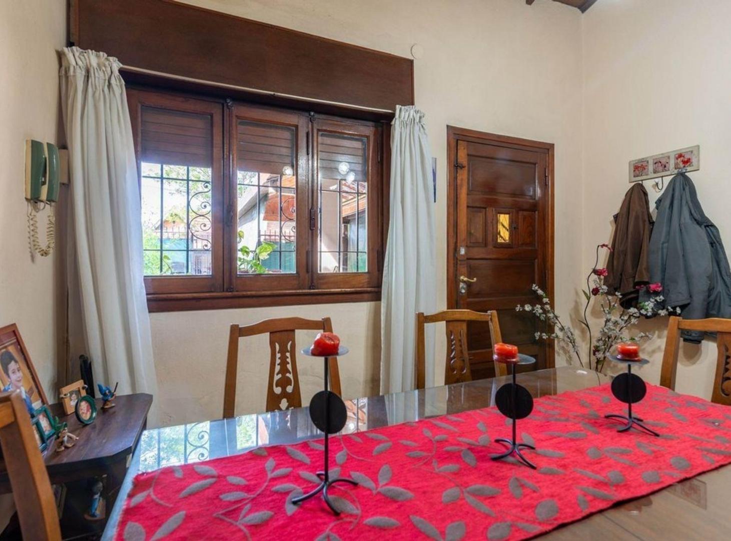 Foto de VENTA CASA 5 AMB CON PILETA Y PARQUE EN TEMPRLEY, imagen 5