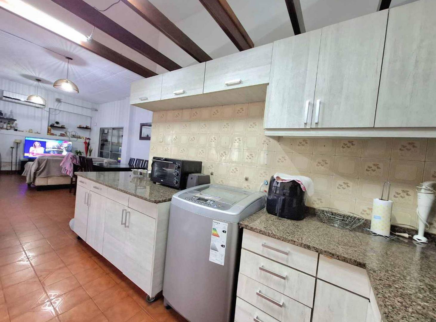Foto de CASA 4 AMBIENTES VENTA AVELLANEDA PATIO Y COCHERA, imagen 4