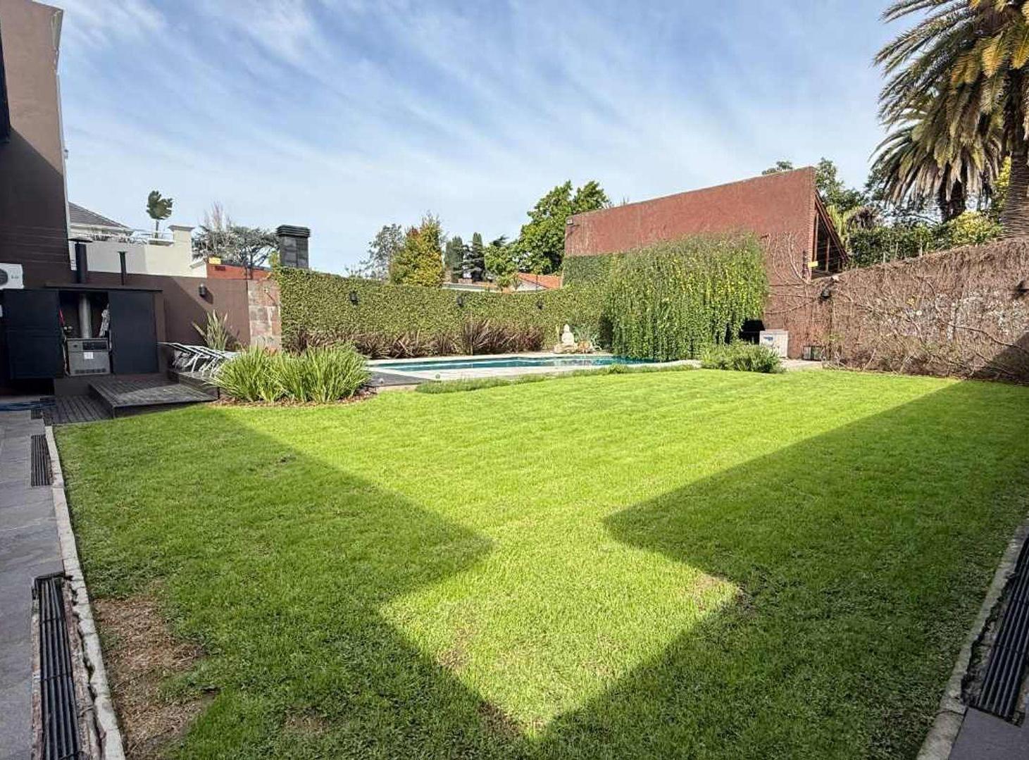 Foto de CASA EN VENTA EN ADROGUE CON PILETA, imagen 5