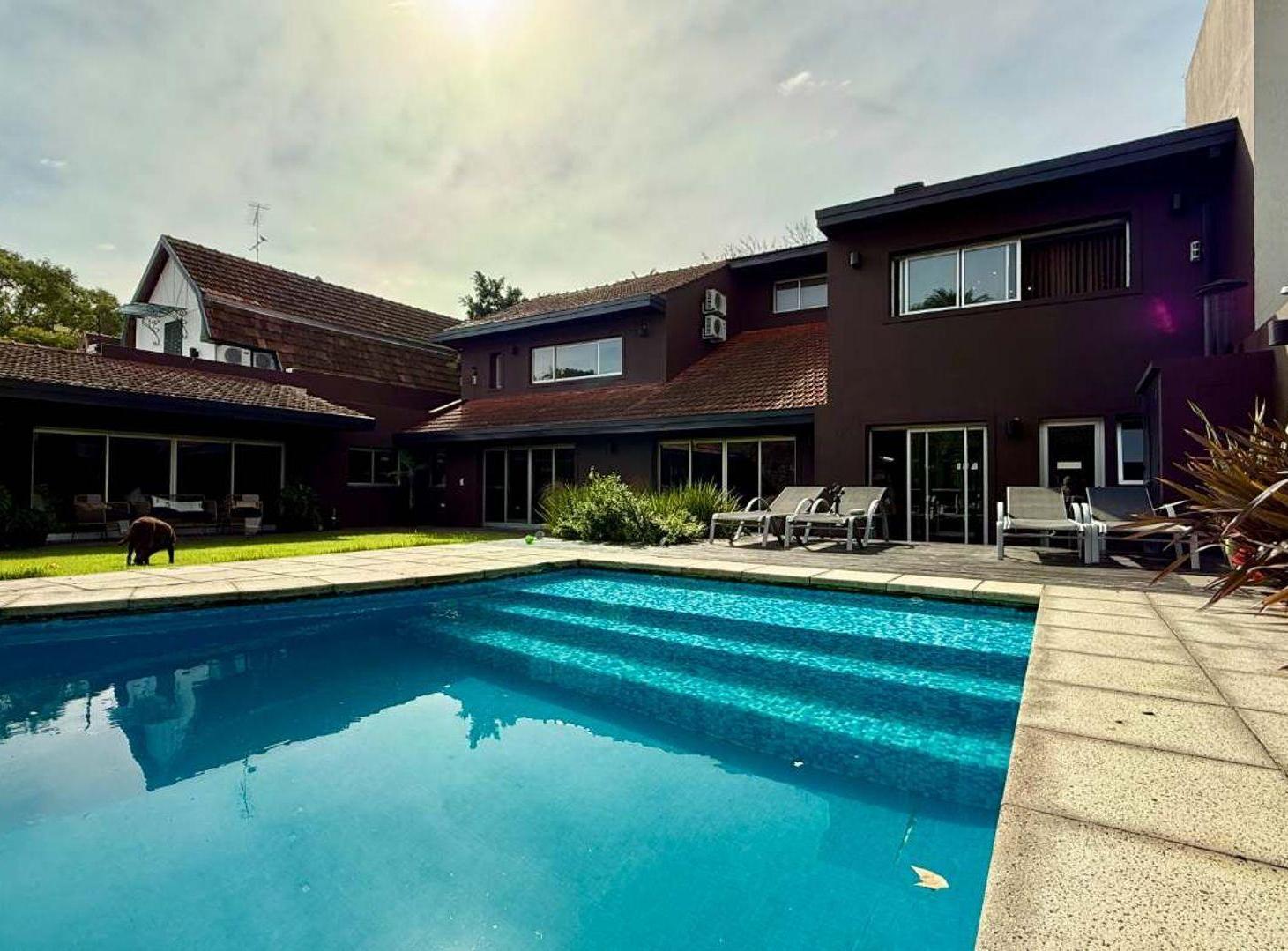 Foto de CASA EN VENTA EN ADROGUE CON PILETA, imagen 4