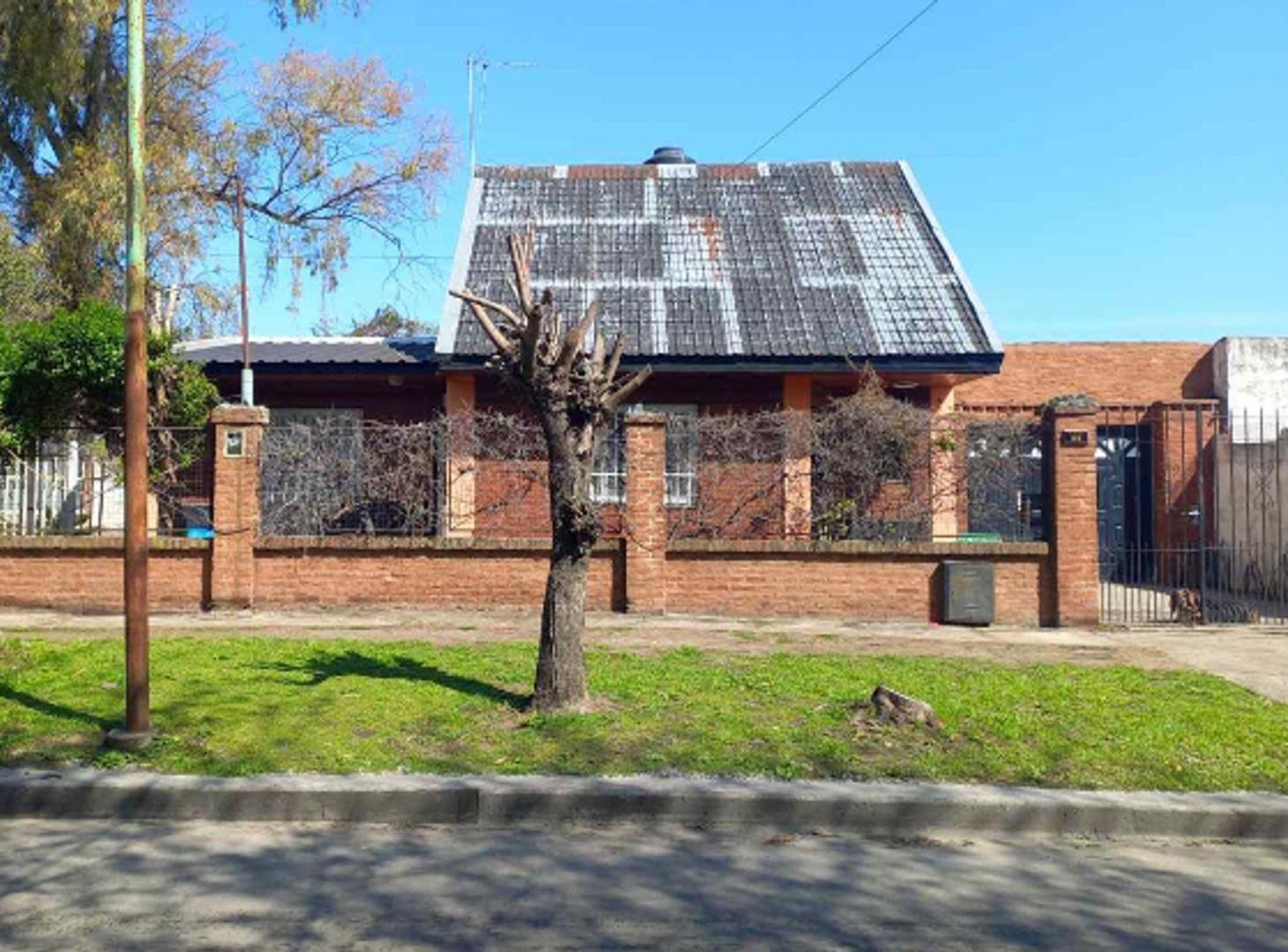 Foto de CASA 3 AMBIENTES COCHERA Y JARDIN VENTA BURZACO, imagen 5