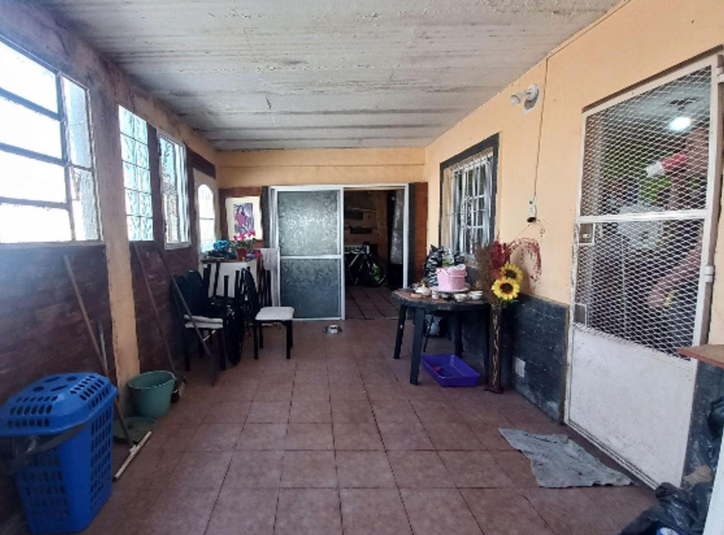 Foto de CASA 3 AMBIENTES COCHERA Y JARDIN VENTA BURZACO, imagen 3