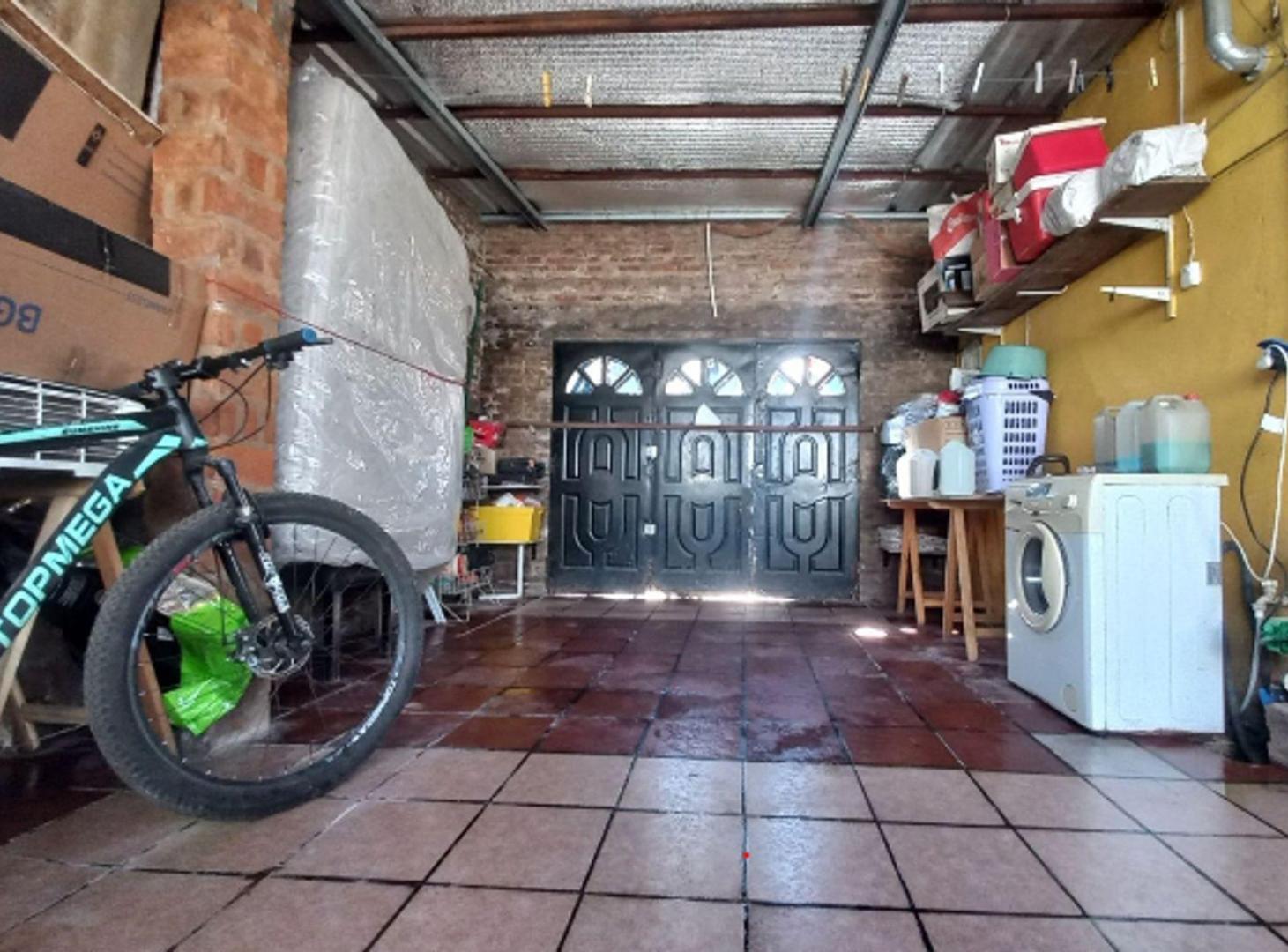 Foto de CASA 3 AMBIENTES COCHERA Y JARDIN VENTA BURZACO, imagen 1