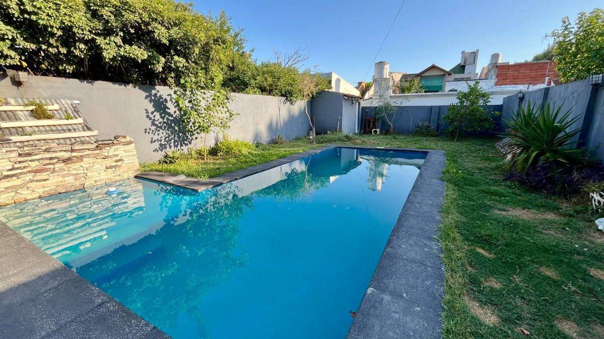 Foto de CASA CINCO AMBIENTES EN VENTA TEMPERLEY CON JARDIN, imagen 4