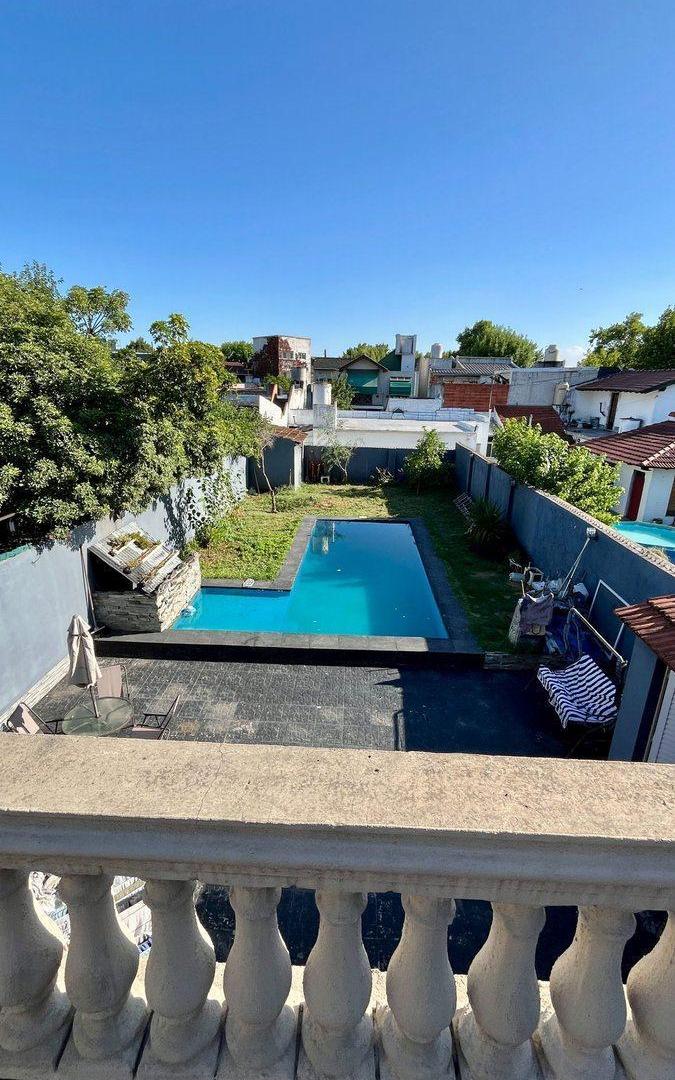 Foto de CASA CINCO AMBIENTES EN VENTA TEMPERLEY CON JARDIN, imagen 2