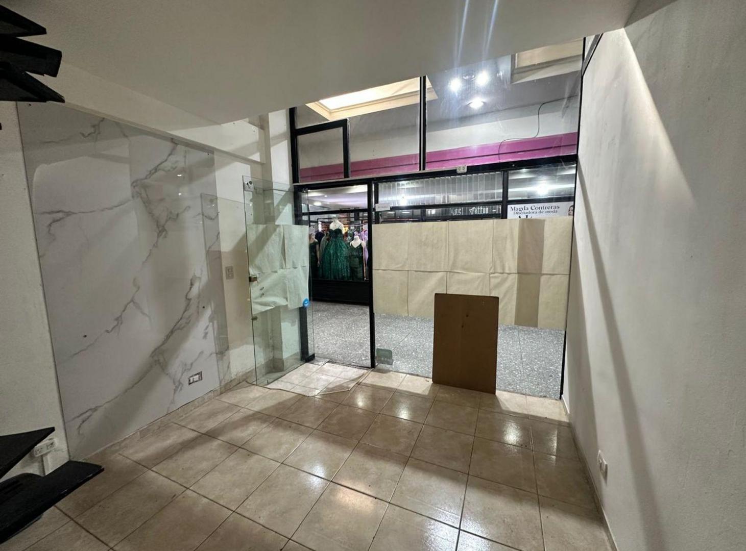 Foto de LOCAL COMERCIAL EN VENTA GALERIA LOMAS DE ZAMORA, imagen 4