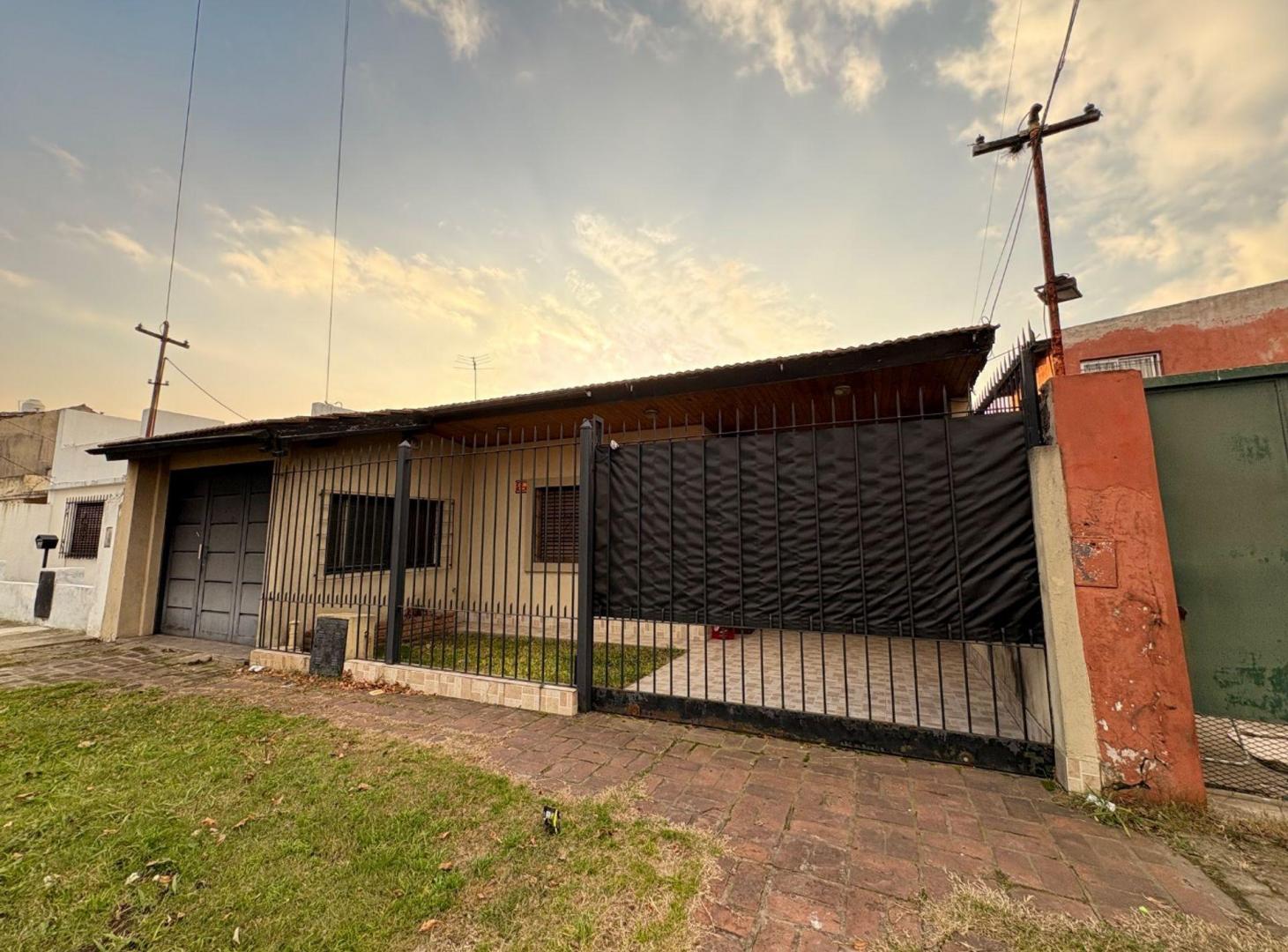 Foto de VENTA CASA 3 AMB C/PATIO Y GGE. TEMPERLEY, imagen 3