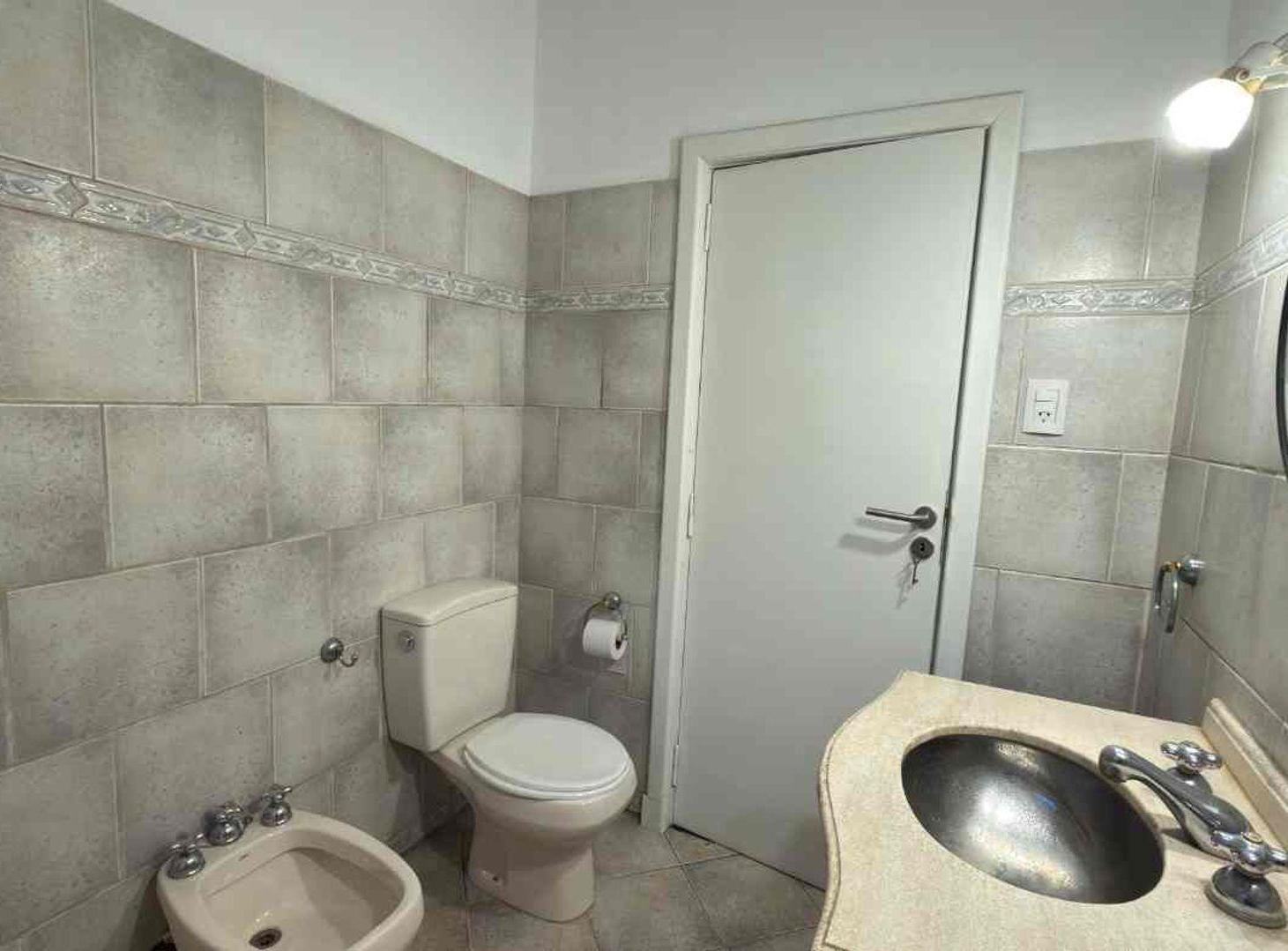 Foto de CASA EN VENTA 3 AMB CON COCHERA Y PATIO BANFIELD, imagen 4