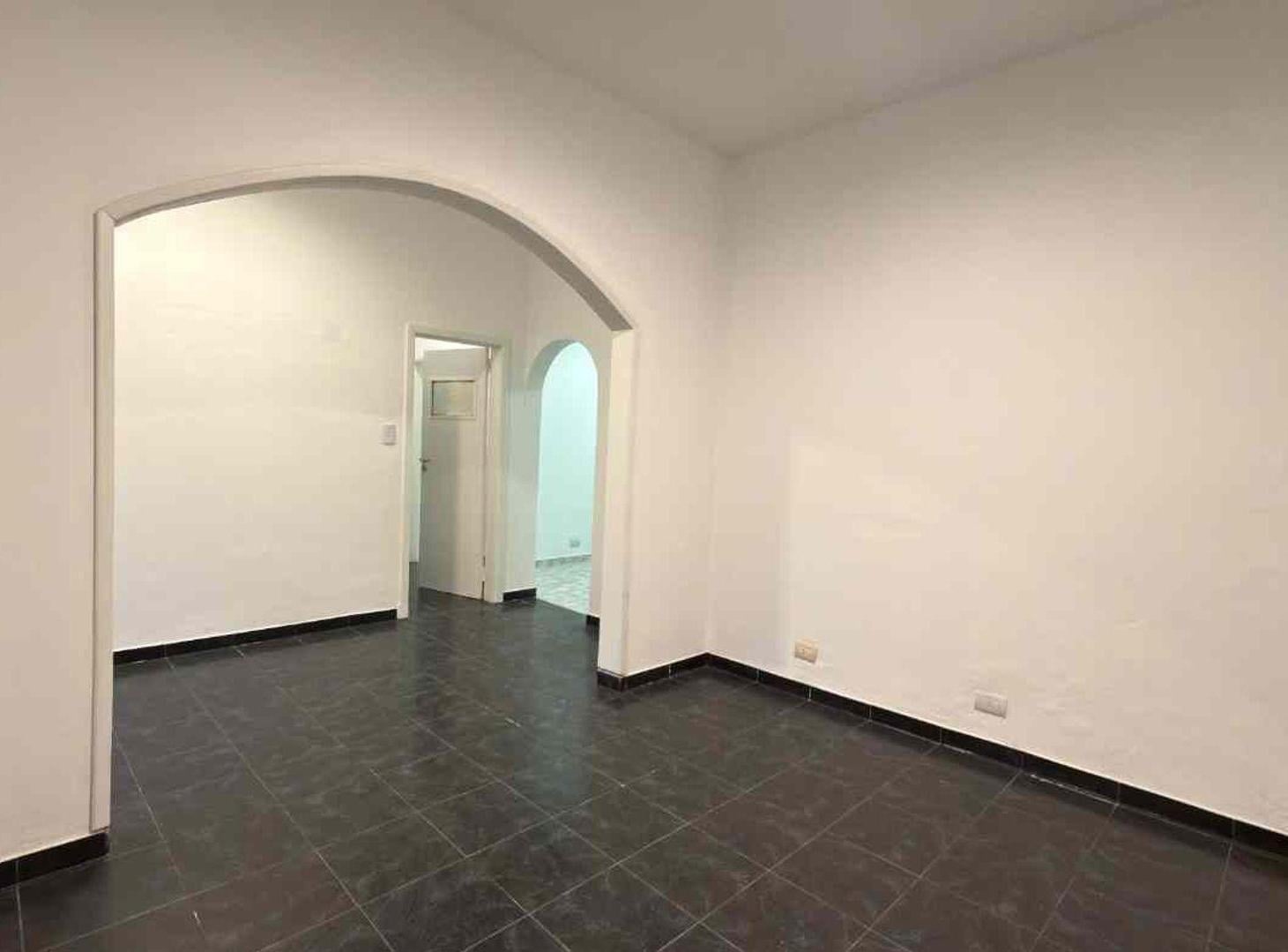 Foto de CASA EN VENTA 3 AMB CON COCHERA Y PATIO BANFIELD, imagen 3