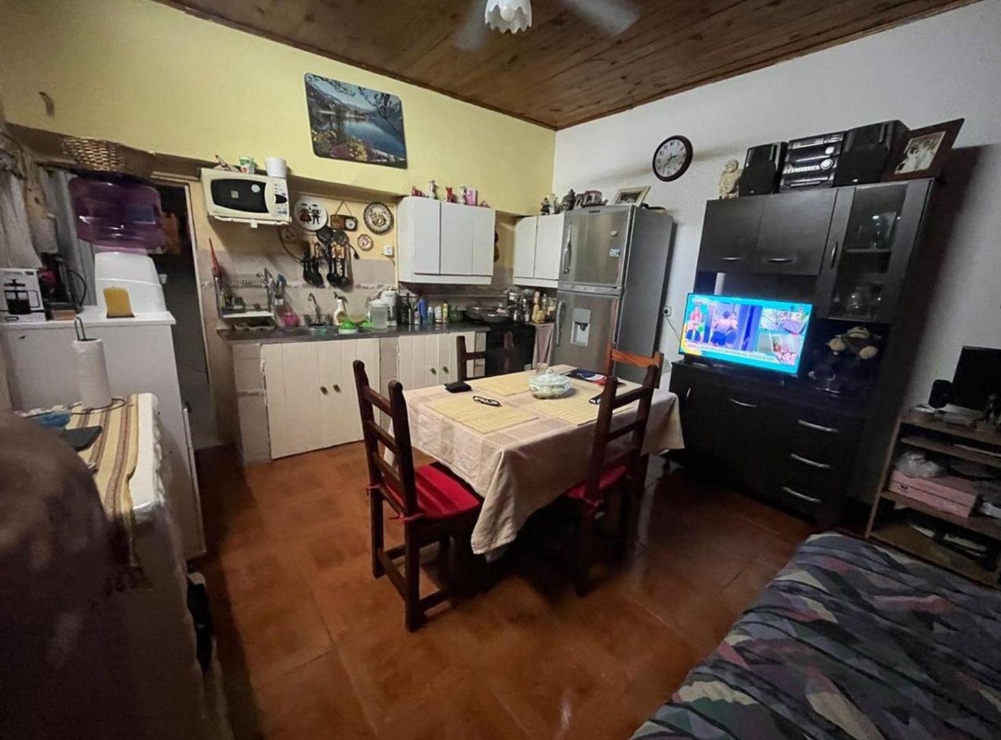 Foto de CASA EN VENTA 4 AMBIENTES y DEPTO LOMAS DE ZAMORA, imagen 1