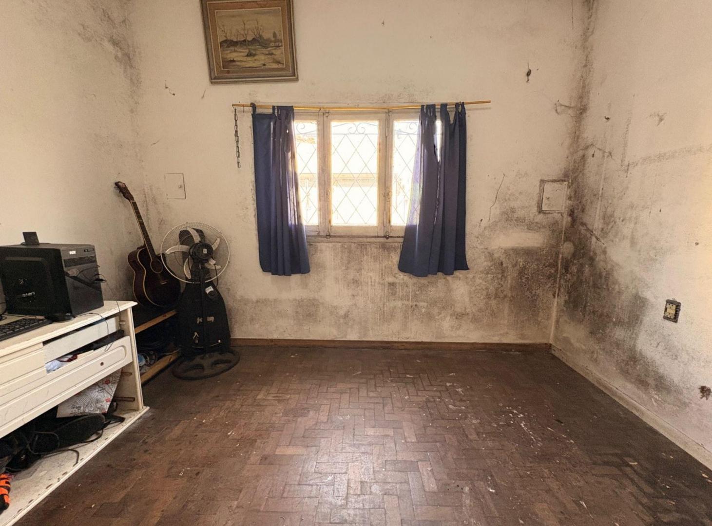 Foto de CASA EN VENTA 3 AMB 300M2 DE LOTE - S. F. SOLANO, imagen 5
