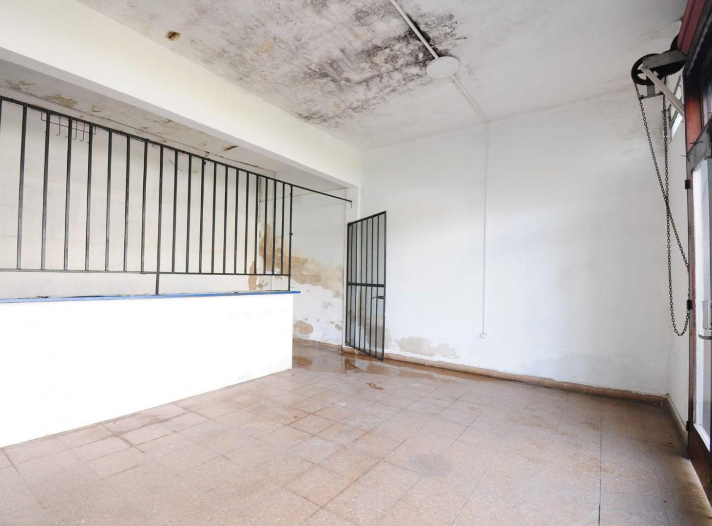 Foto de VENTA LOCAL COMERCIAL CON GALPON TEMPERLEY, imagen 1