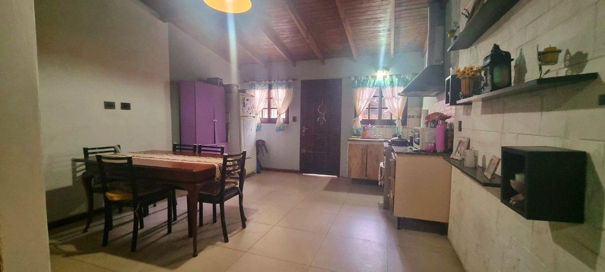 Foto de CASA 3 AMB VENTA BANFIELD CON FONDO GARAGE QUINCHO, imagen 5