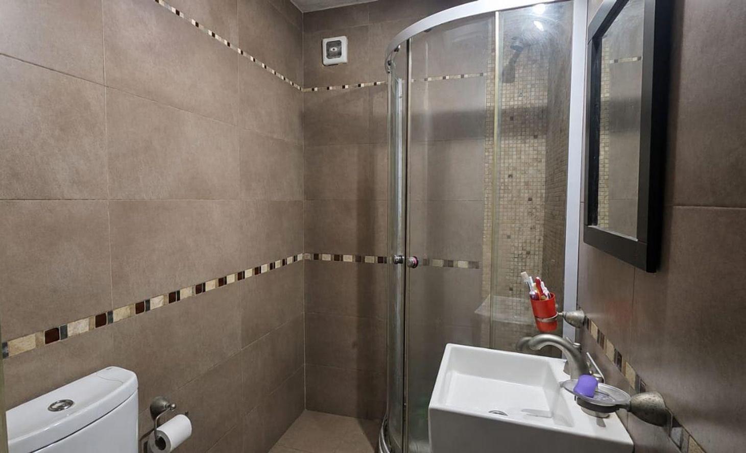 Foto de CASA 3 AMB VENTA BANFIELD CON FONDO GARAGE QUINCHO, imagen 4