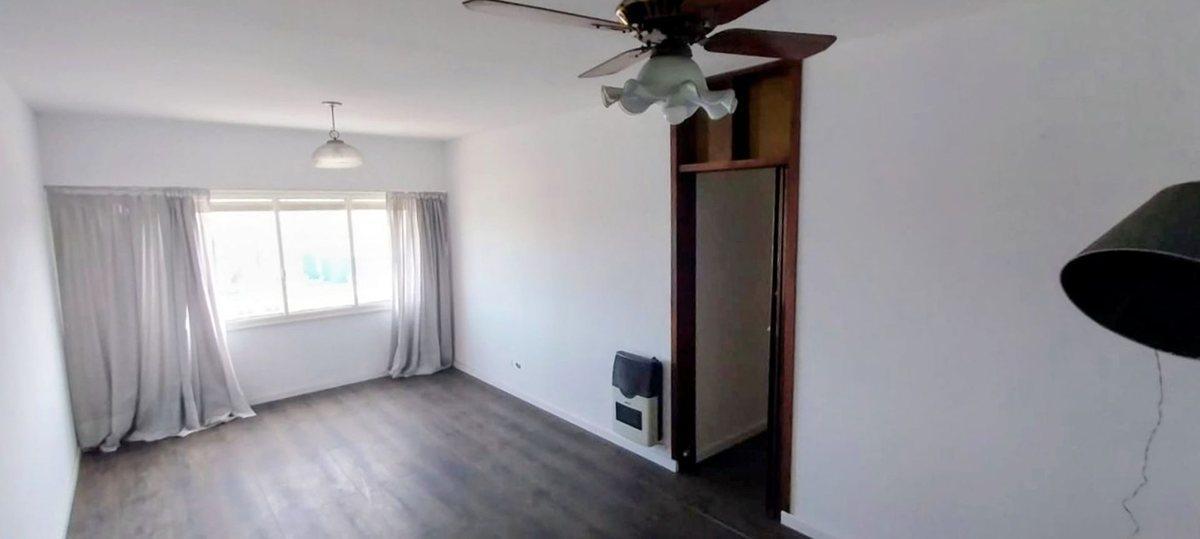 Foto de DPTO, 4 AMBIENTES EN VENTA EN BANFIELD IMPERDIBLE, imagen 2