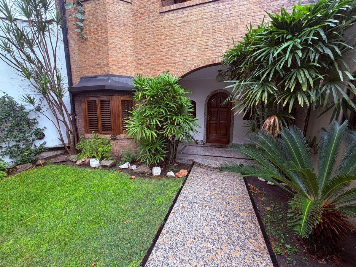 Foto de Casa de 6 Amb en Venta Lomas de Zamora con pileta, imagen 2