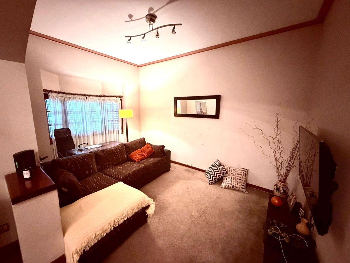 Foto de Casa de 6 Amb en Venta Lomas de Zamora con pileta, imagen 5
