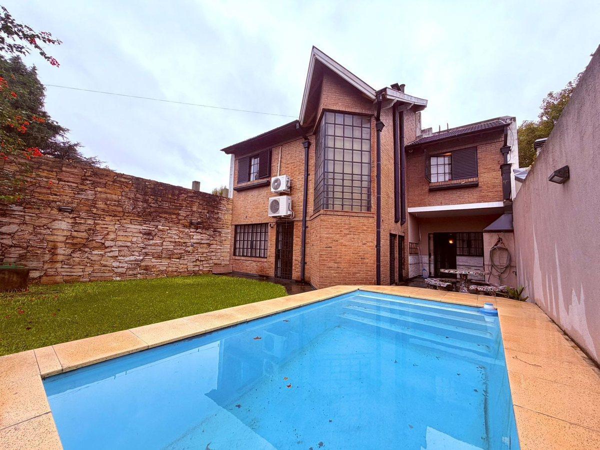 Foto de Casa de 6 Amb en Venta Lomas de Zamora con pileta, imagen 4