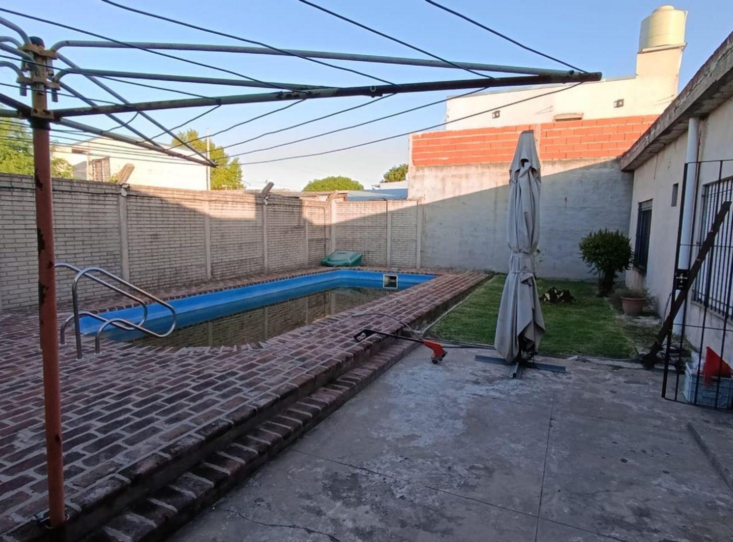 Foto de 2 CASAS EN UN MISMO LOTE, PILETA Y GRAN PARQUE, imagen 1